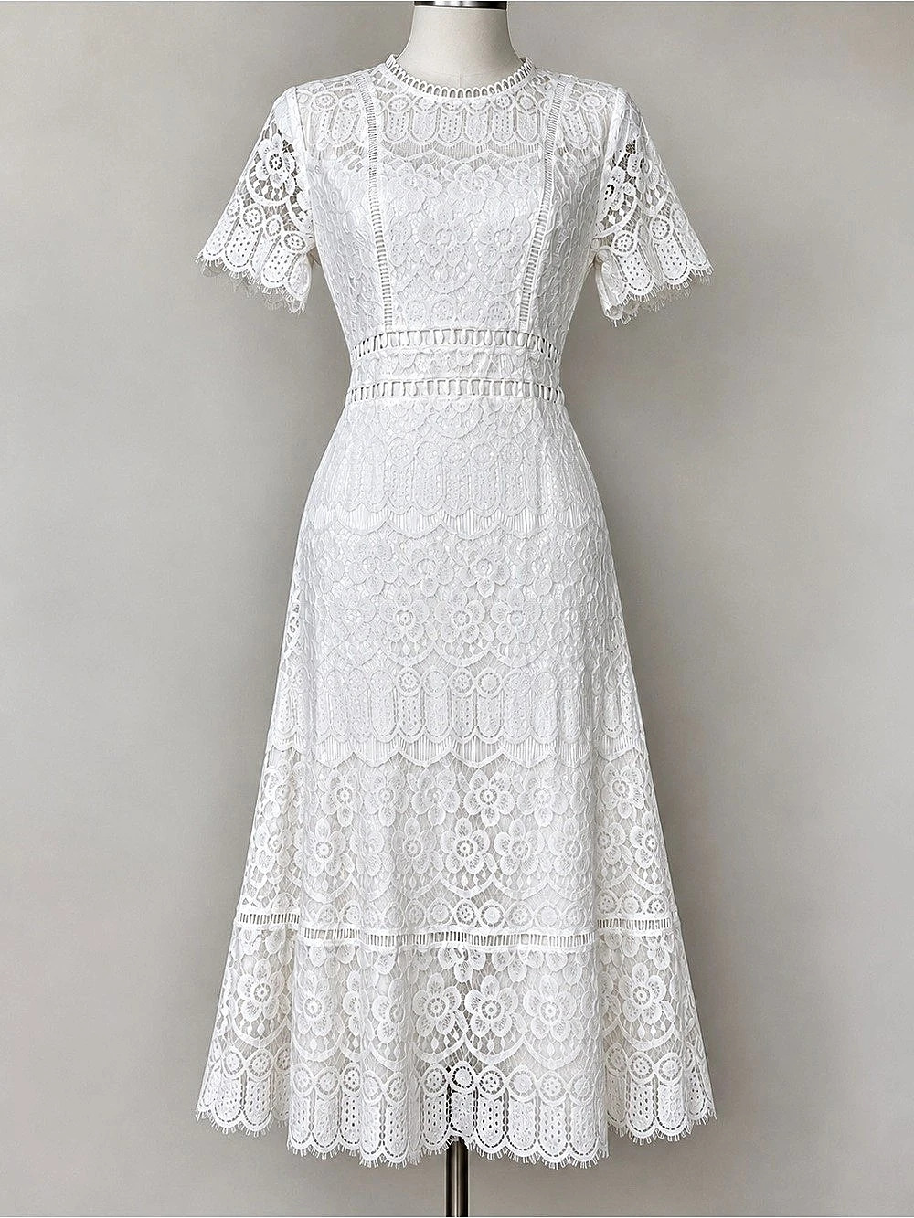 August Sky Elegant Lace Midi Dress in White Size Medium